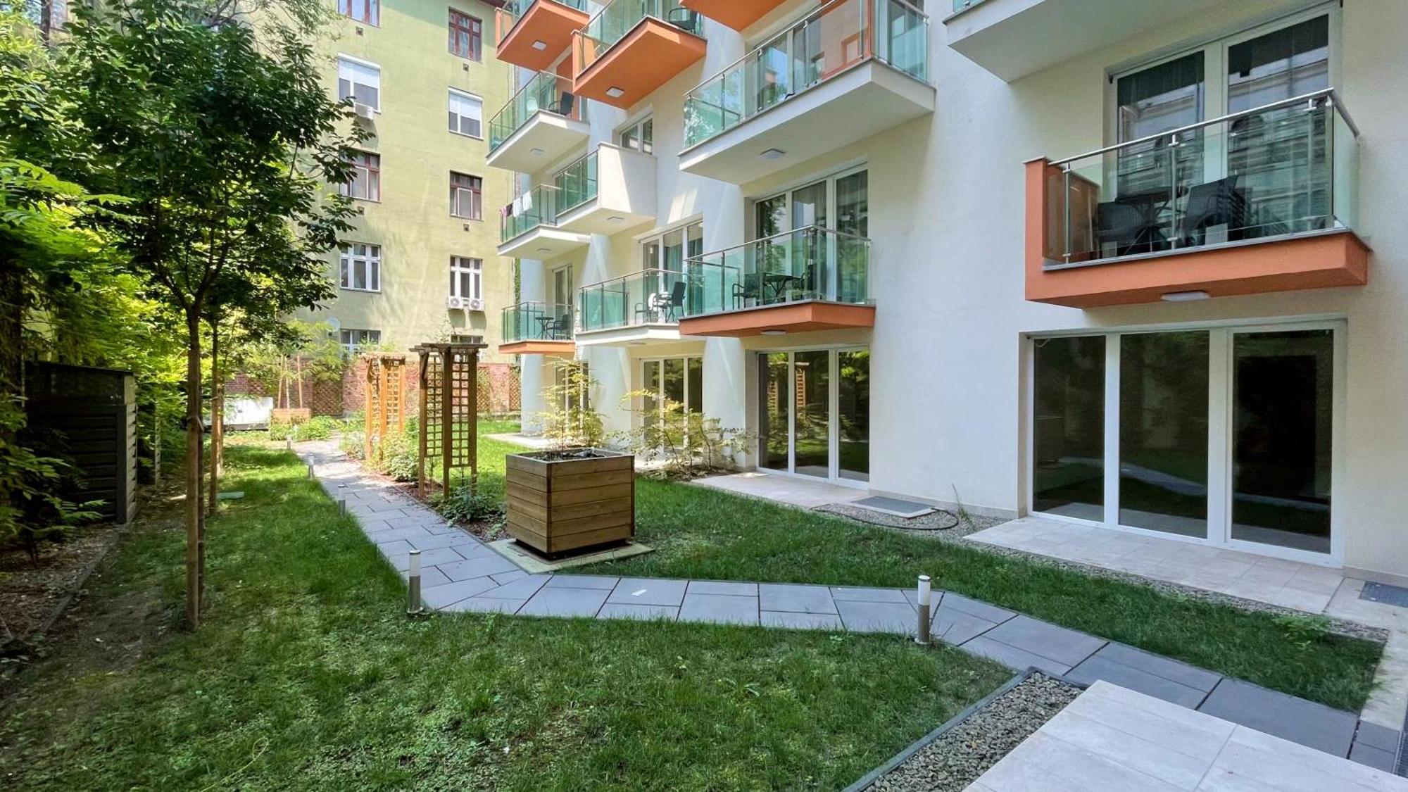 Little Americas North West Apartments Budapest Extérieur photo